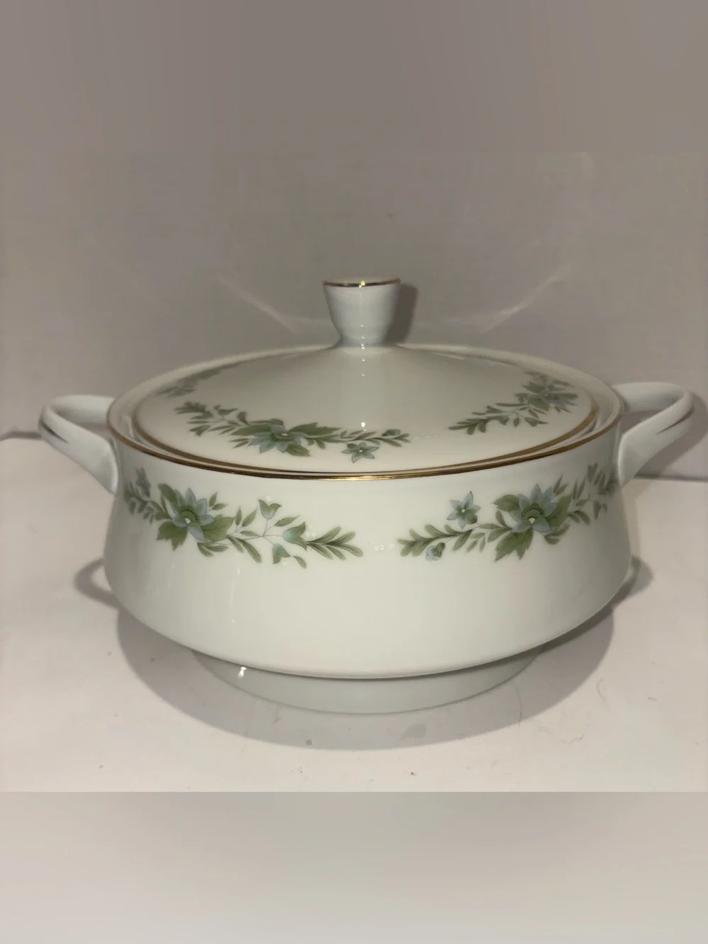Vintage Creative Manor Covered Dish